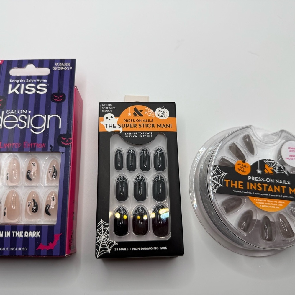 KISS Halloween Press-On Nails - Black and White